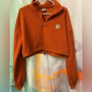 Lucy & Yak fleece crop sweater in brick color  size M